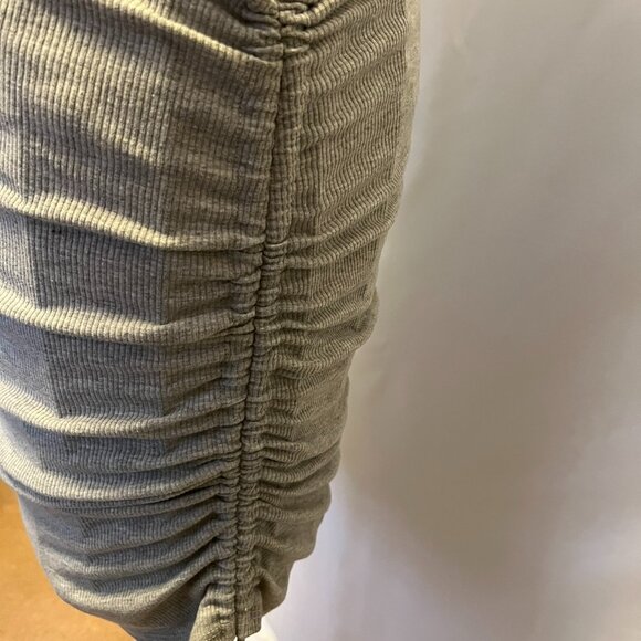 Lulus Grey Bodycon Dress w/Adjustable Side Ruching — NWT (Sz Med fits like a Sm) - Picture 4 of 8